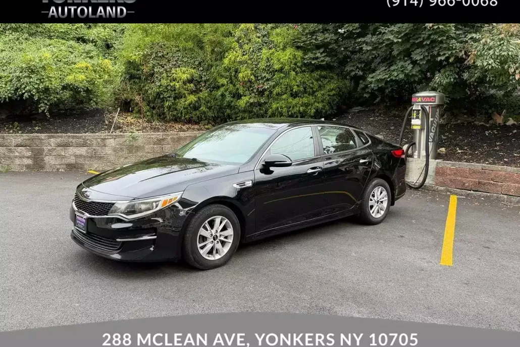 2017 Kia Optima LX photo 1