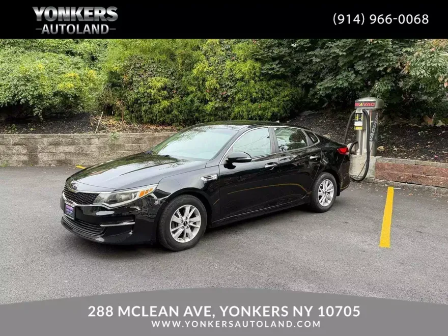 2017 Kia Optima LX photo 1
