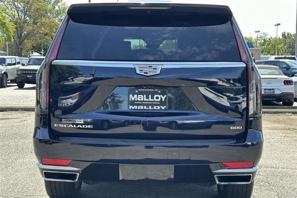 2023 Cadillac Escalade ESV Premium Luxury photo 1