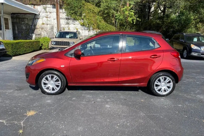 2014 Mazda Mazda2 Sport photo 1
