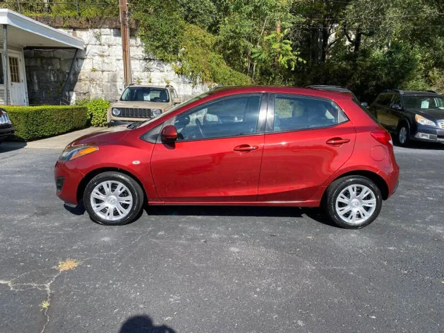 2014 Mazda Mazda2 Sport photo 1