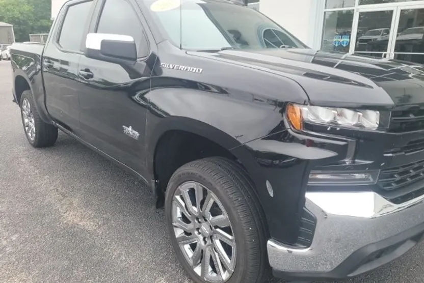 2019 Chevrolet Silverado 1500 LT photo 1