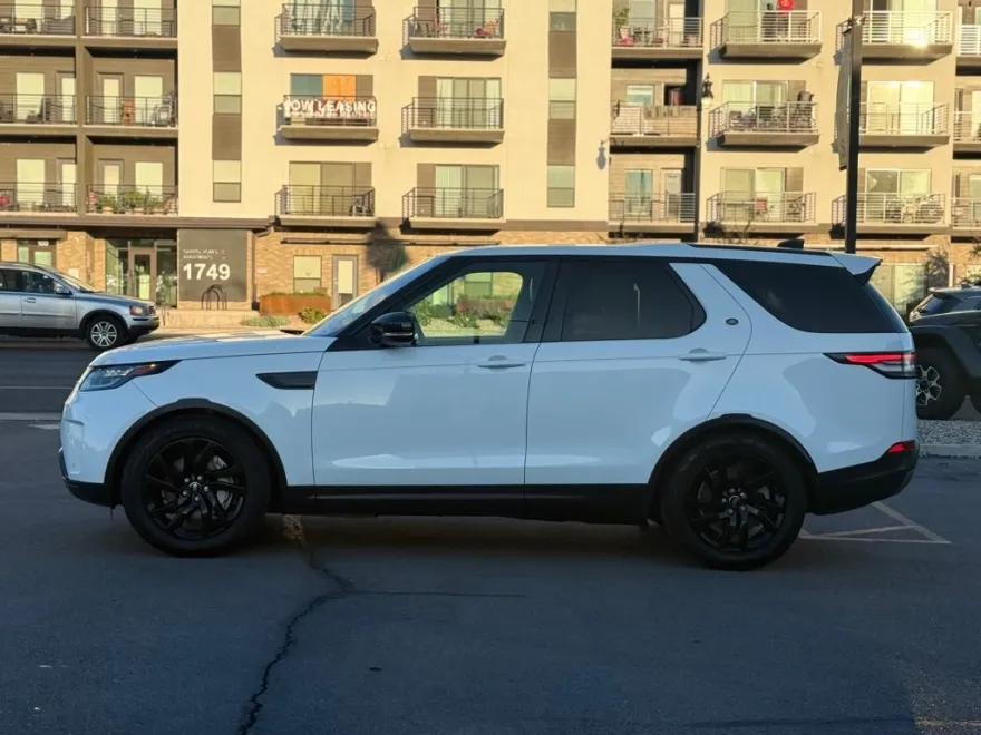 2019 Land Rover Discovery SE photo 1