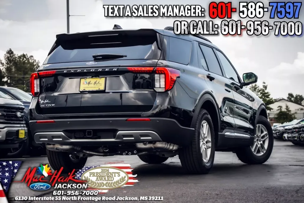 2025 Ford Explorer photo 1