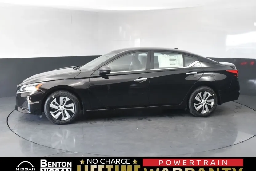 2025 Nissan Altima S photo 1