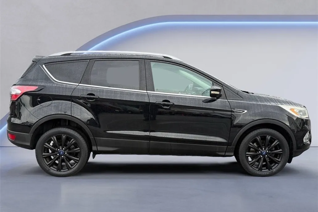 2017 Ford Escape Titanium photo 1