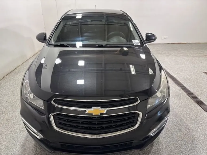 2015 Chevrolet Cruze LT photo 1
