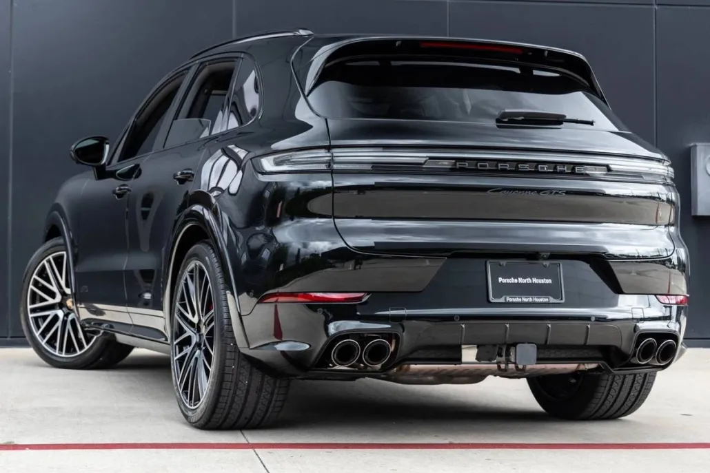 2025 Porsche Cayenne GTS photo 1