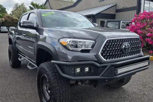 2018 Toyota Tacoma Double Cab TRD Off-Road photo 3