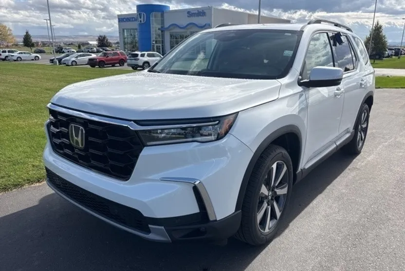 2025 Honda Pilot Touring photo 1