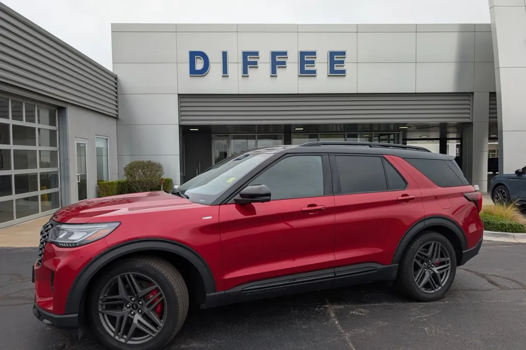 2025 Ford Explorer ST-Line photo 1