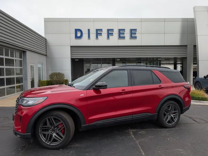 2025 Ford Explorer ST-Line photo 1