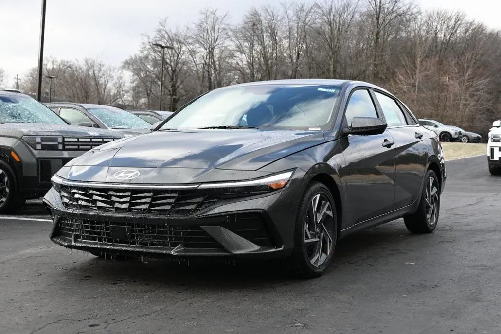 2025 Hyundai Elantra SEL Convenience photo 1