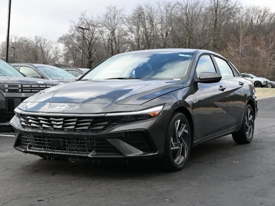 2025 Hyundai Elantra SEL Convenience photo 1
