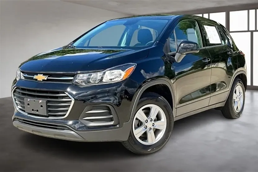 2020 Chevrolet Trax LS photo 1