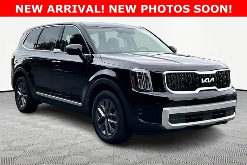2024 Kia Telluride LX photo 1