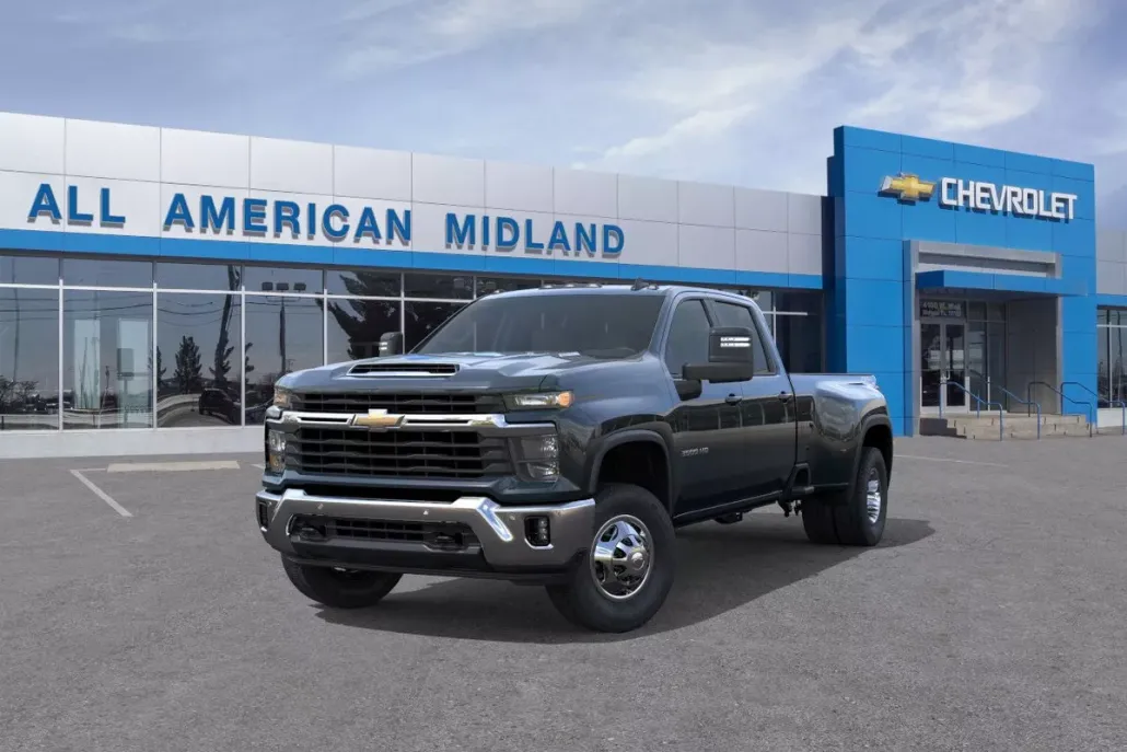 2026 Chevrolet Silverado 3500HD LT photo 1