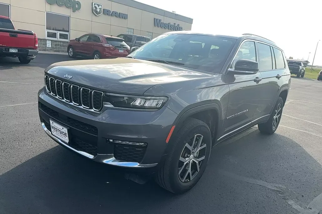 2023 Jeep Grand Cherokee Limited photo 1