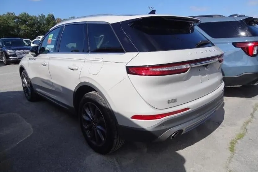 2021 Lincoln Corsair Standard photo 1