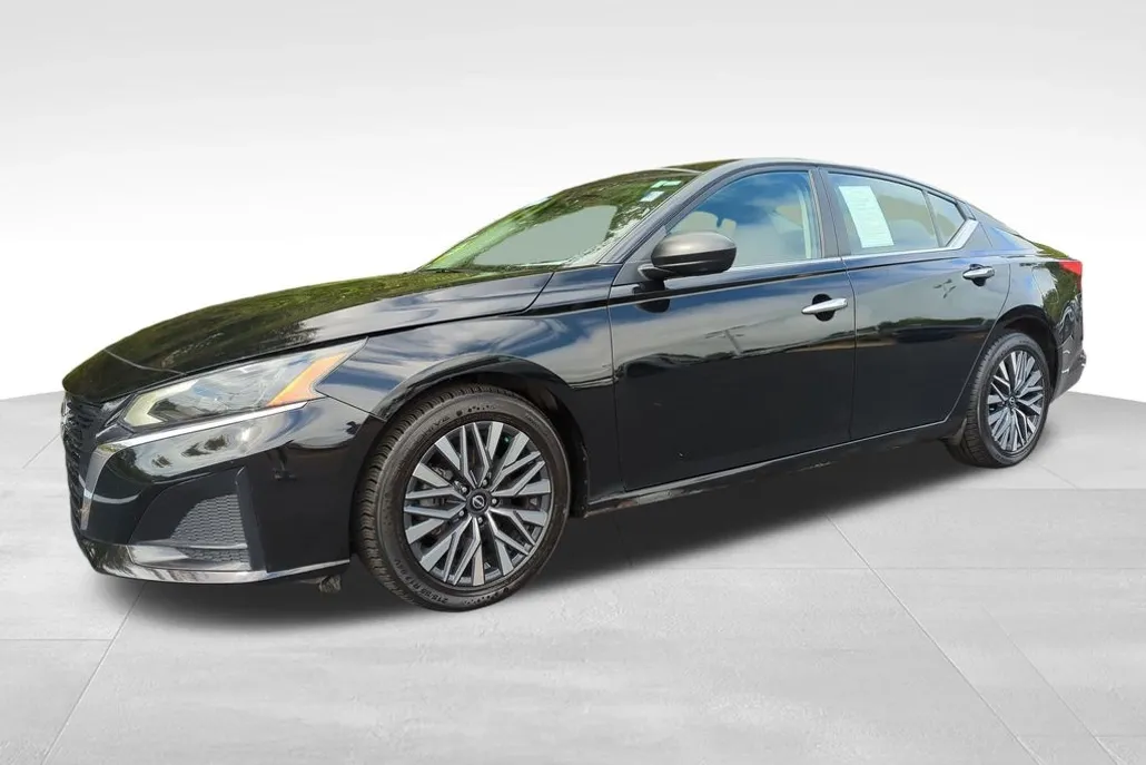 2024 Nissan Altima 2.5 SV photo 1
