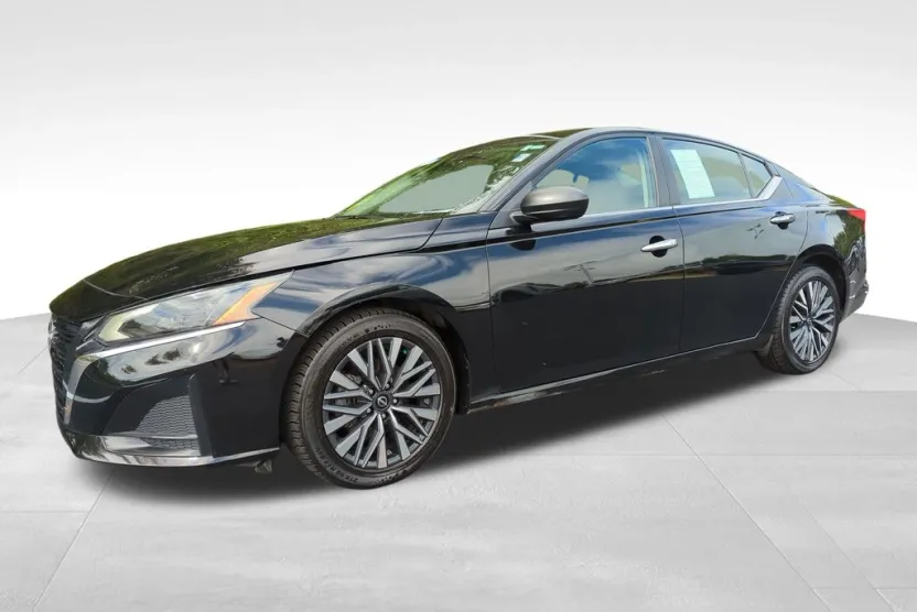 2024 Nissan Altima 2.5 SV photo 1