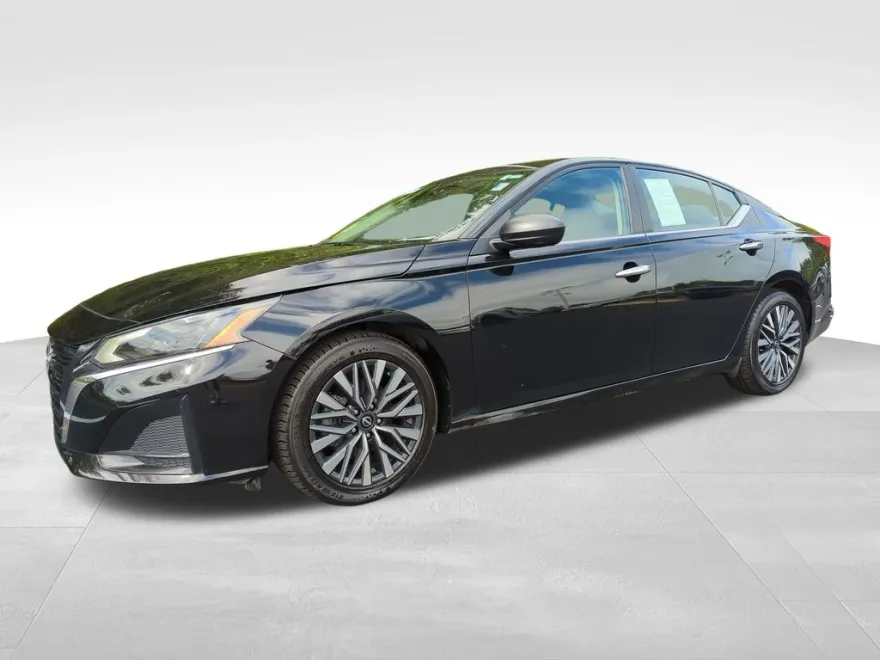 2024 Nissan Altima 2.5 SV photo 1