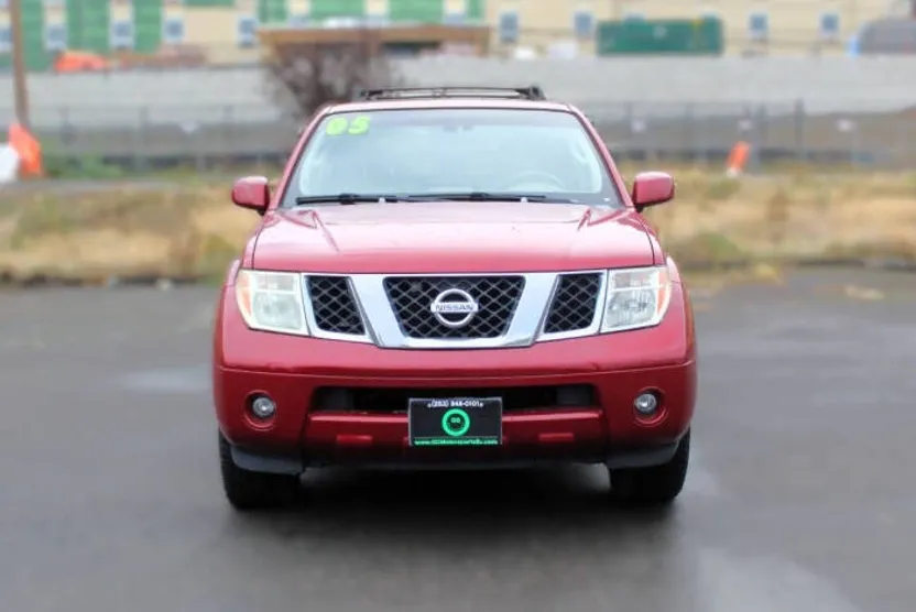 2006 Nissan Pathfinder LE photo 1