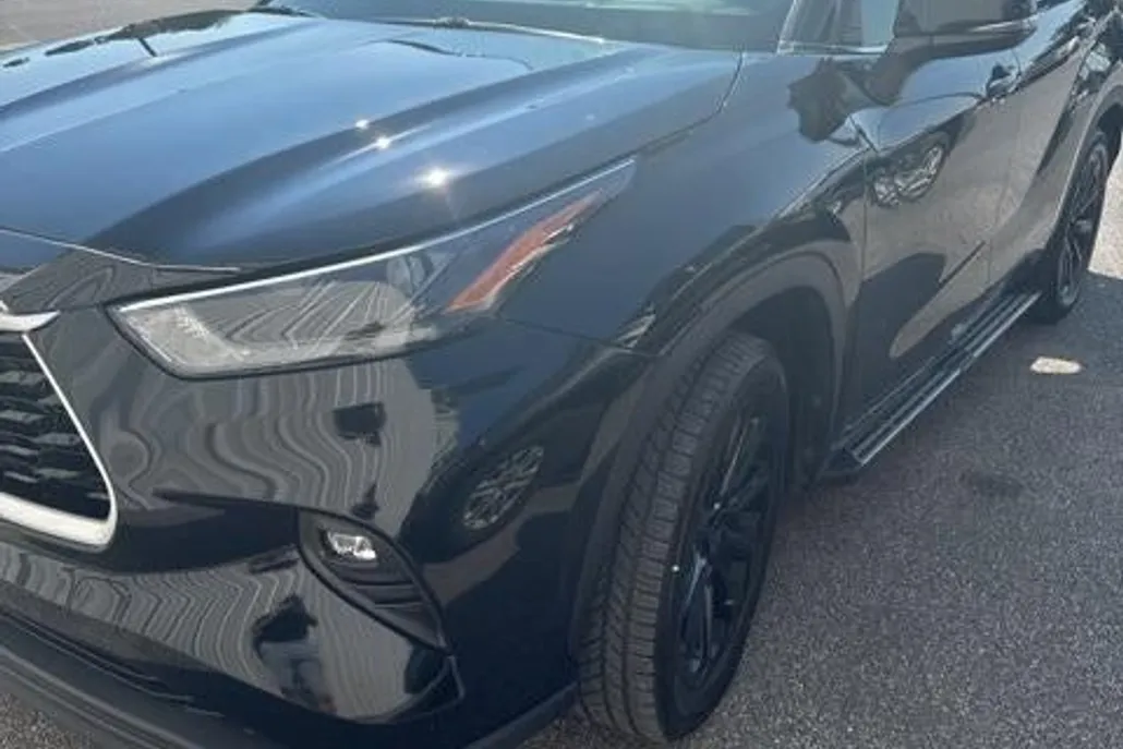 2024 Toyota Highlander XLE photo 1