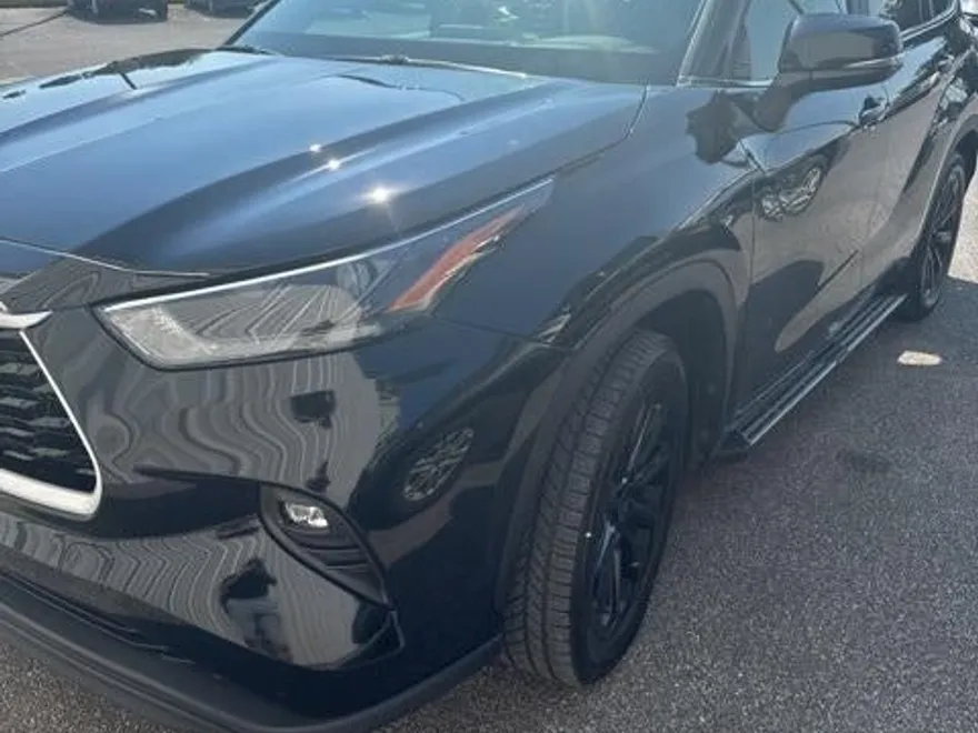 2024 Toyota Highlander XLE photo 1