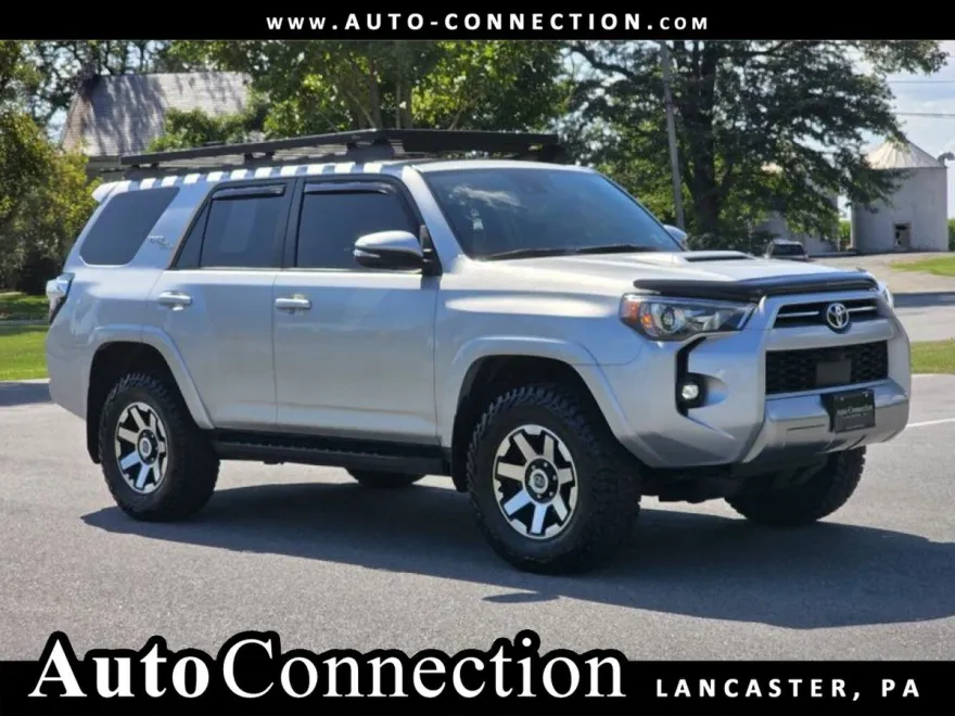 2023 Toyota 4Runner TRD photo 1