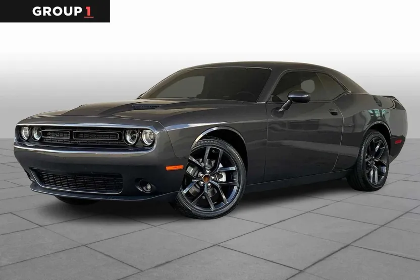2022 Dodge Challenger SXT photo 1