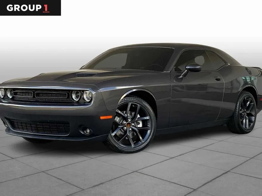 2022 Dodge Challenger SXT photo 1