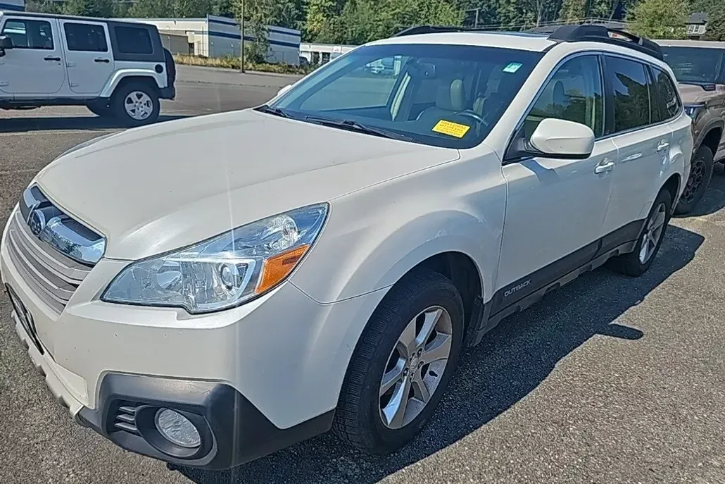 2013 Subaru Outback 2.5i Limited photo 1