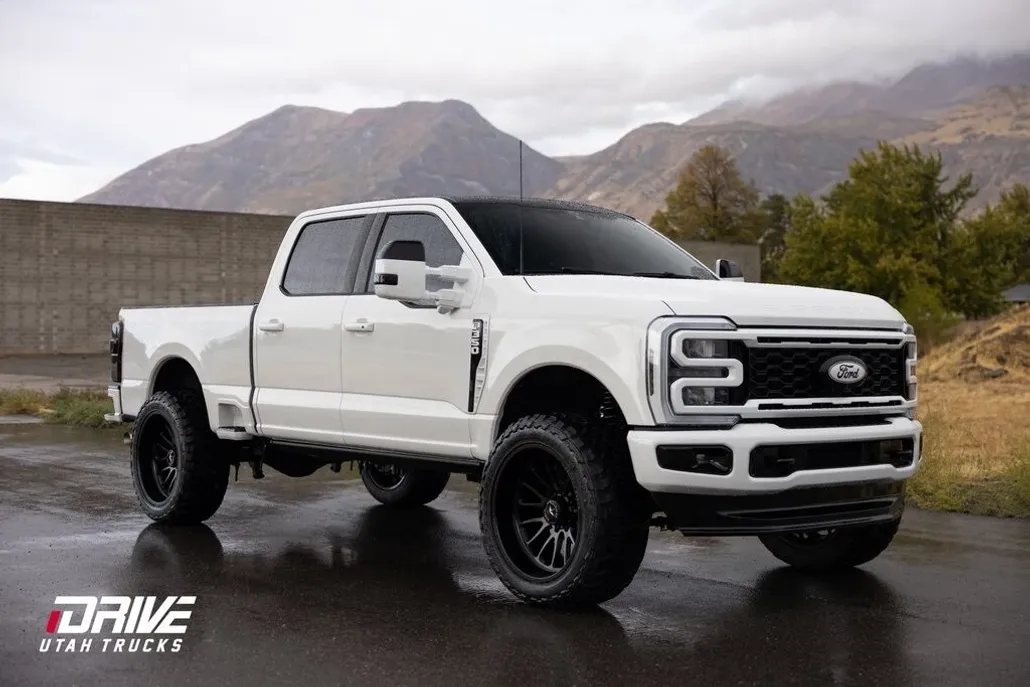 2025 Ford F-350 Lariat photo 1
