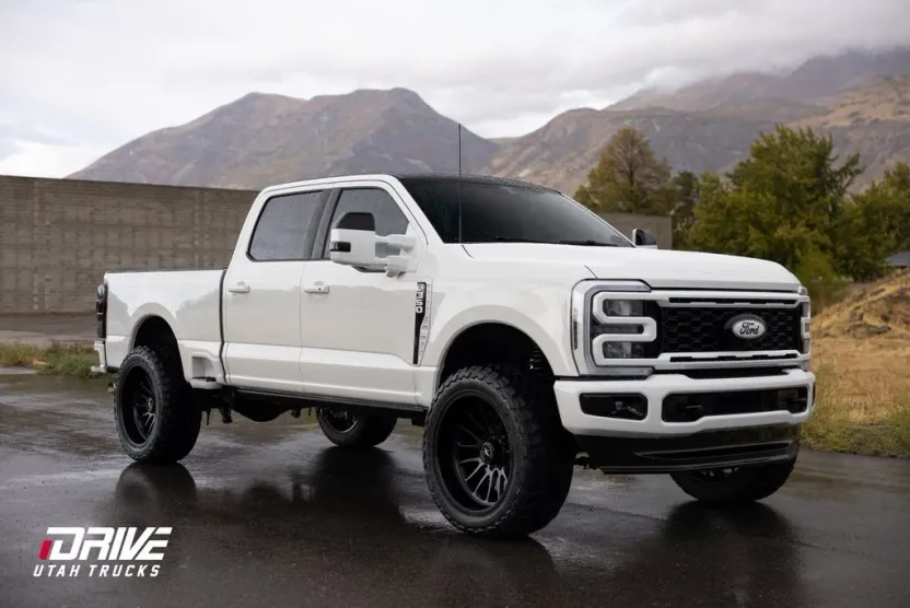2025 Ford F-350 Lariat photo 1