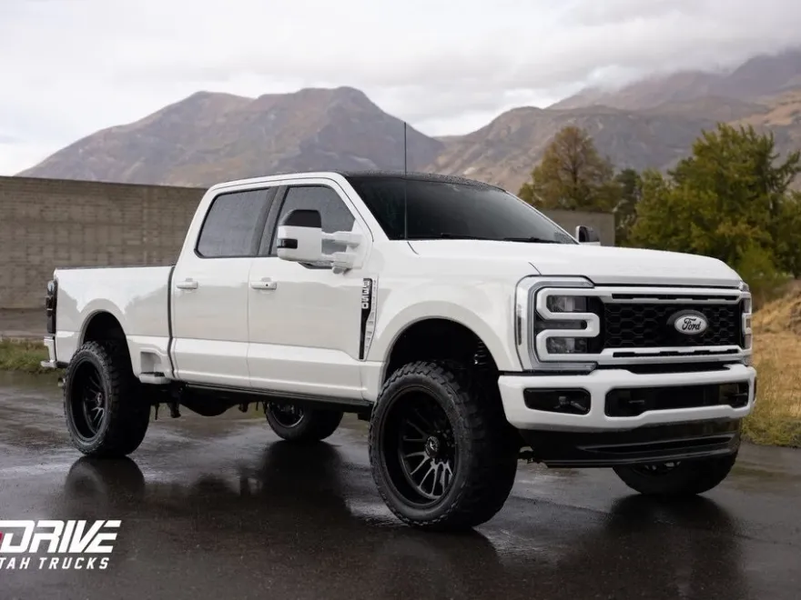 2025 Ford F-350 Lariat photo 1