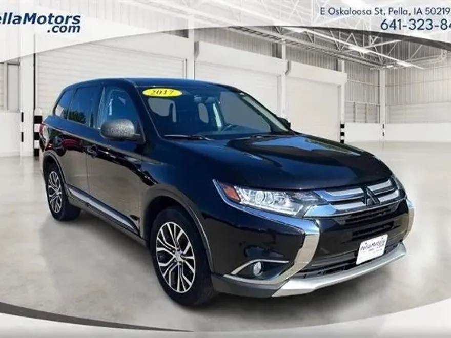 2017 Mitsubishi Outlander ES photo 1