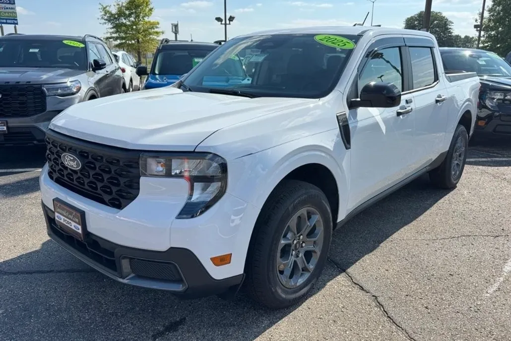 2025 Ford Maverick XLT photo 1