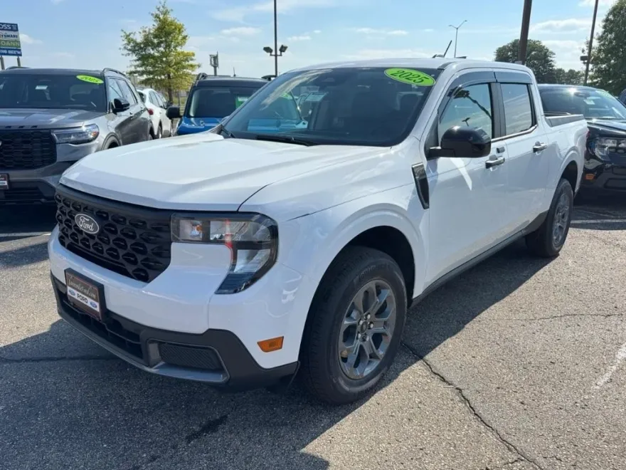 2025 Ford Maverick XLT photo 1