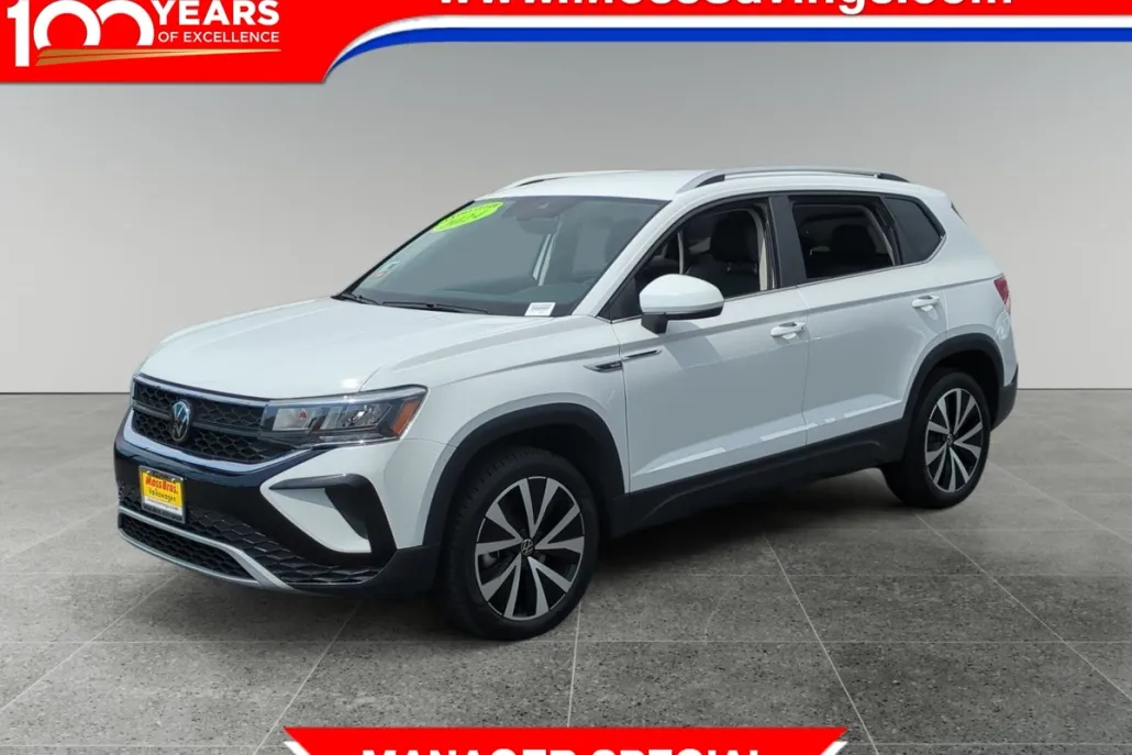 2024 Volkswagen Taos SE photo 1