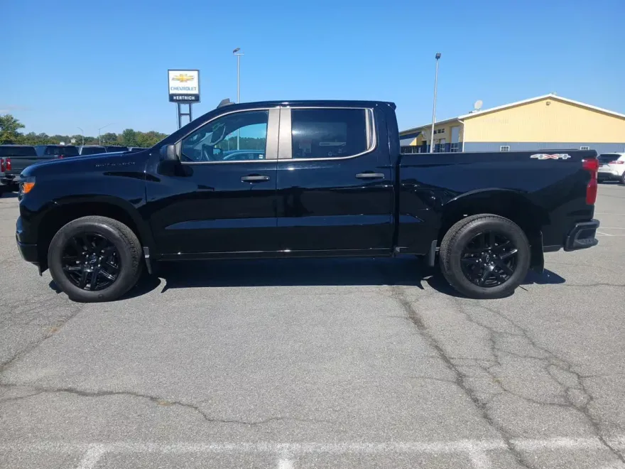 2022 Chevrolet Silverado 1500 Custom photo 1
