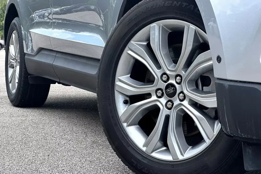 2024 Ford Edge Titanium photo 1