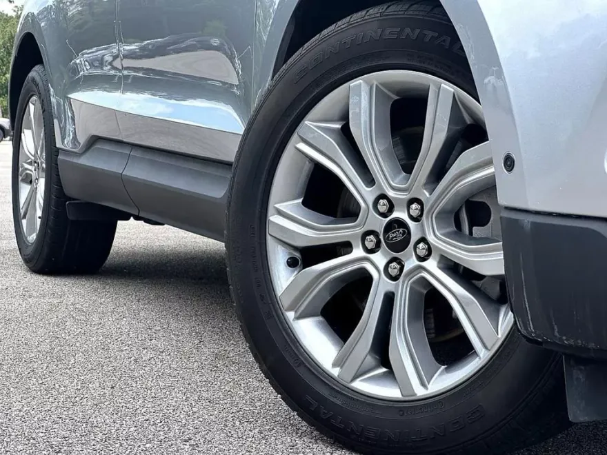 2024 Ford Edge Titanium photo 1