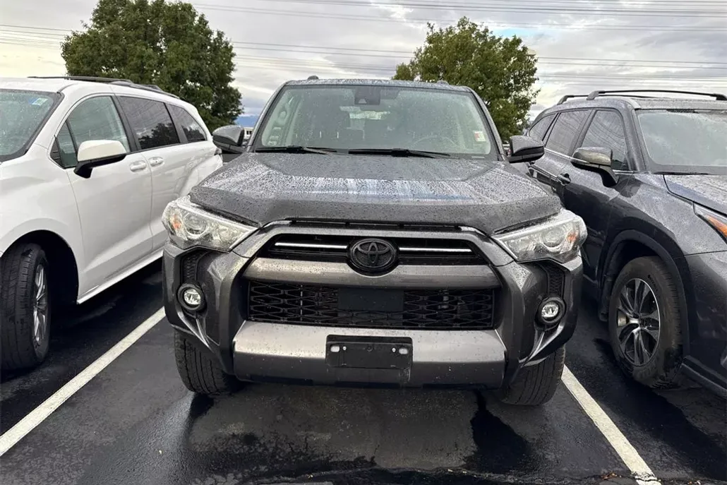 2022 Toyota 4Runner SR5 photo 1