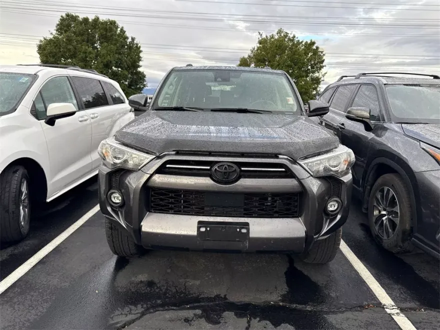 2022 Toyota 4Runner SR5 photo 1
