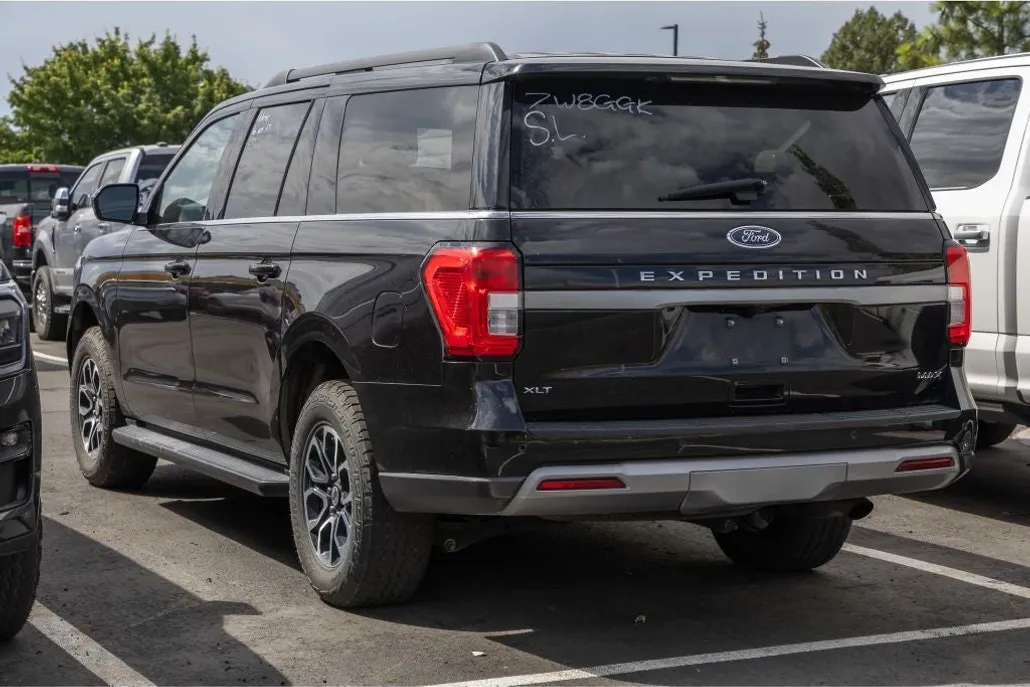 2024 Ford Expedition MAX XLT photo 1