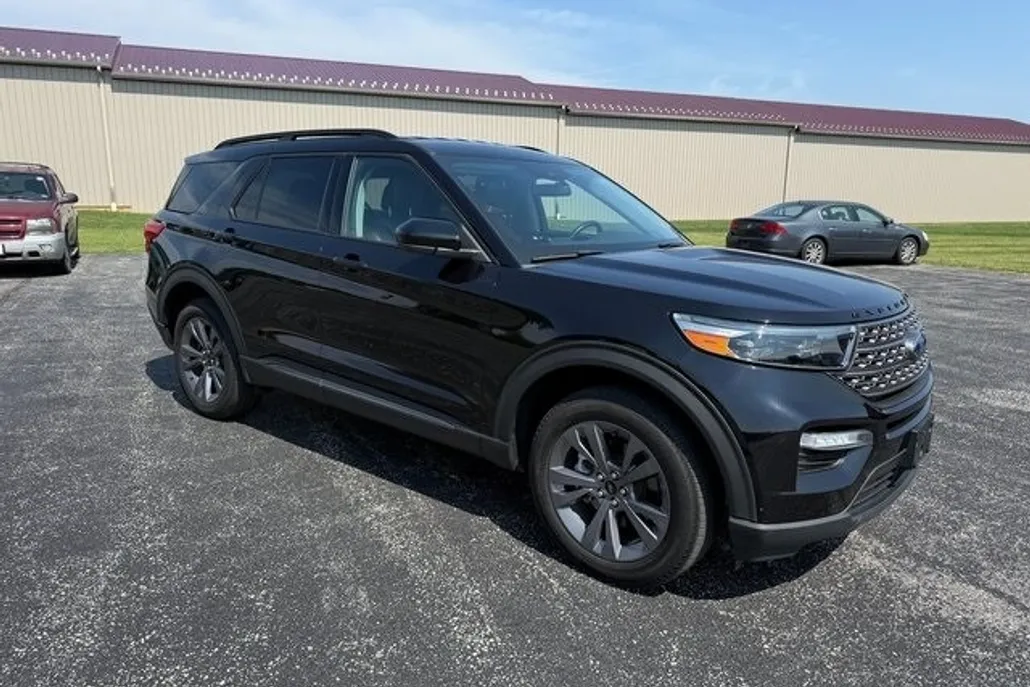 2022 Ford Explorer XLT photo 1