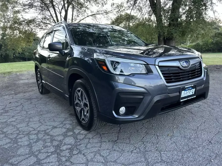 2021 Subaru Forester Premium photo 1
