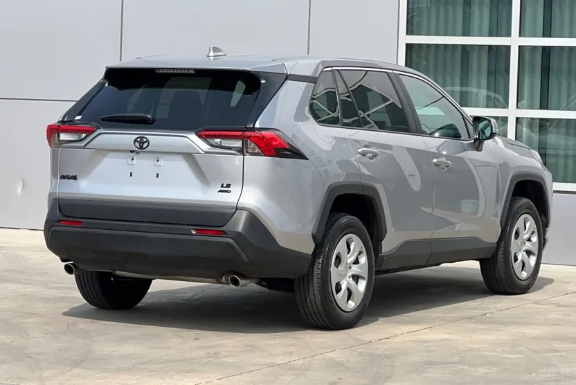 2023 Toyota RAV4 LE photo 1