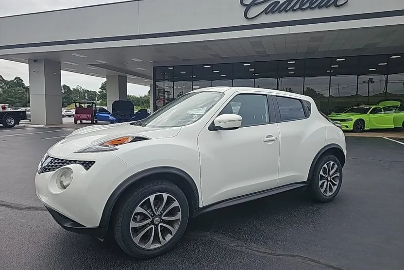 2017 Nissan Juke SV photo 1